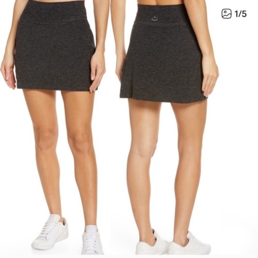 Beyond yoga move it space dye skort Heather gray black